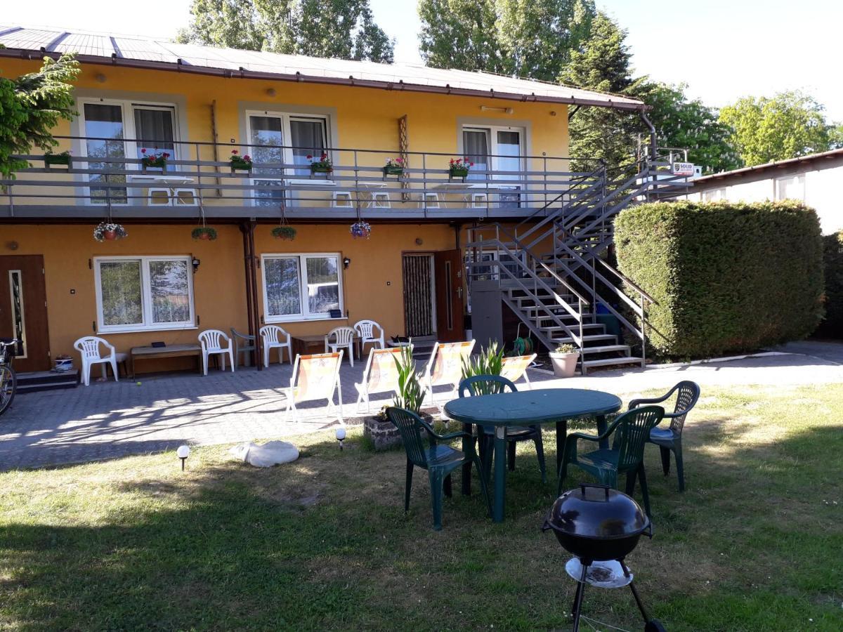 Bed and Breakfast Dom Joanna Dziwnów Exterior foto